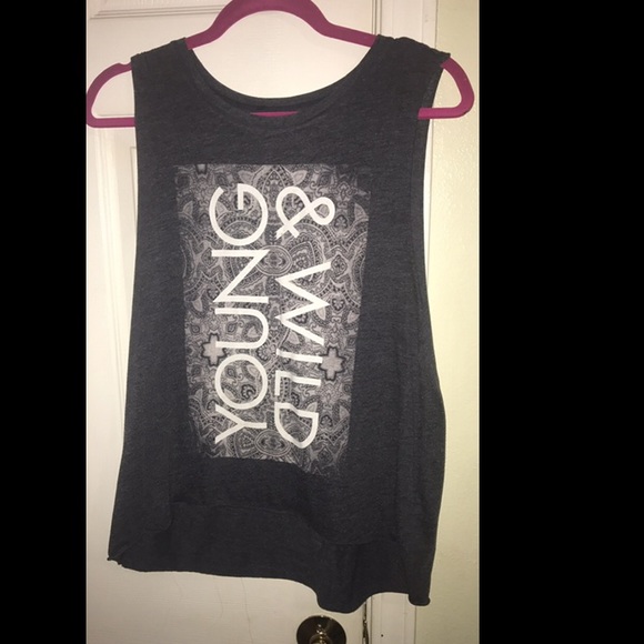 Hollister Young and Wild Graphic Muscle women’s L - Picture 1 of 2